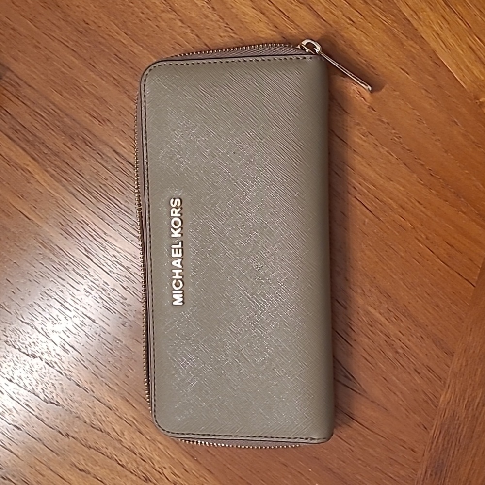 MICHAEL Michael Kors handbag and matching wallet - Picture 2 of 8